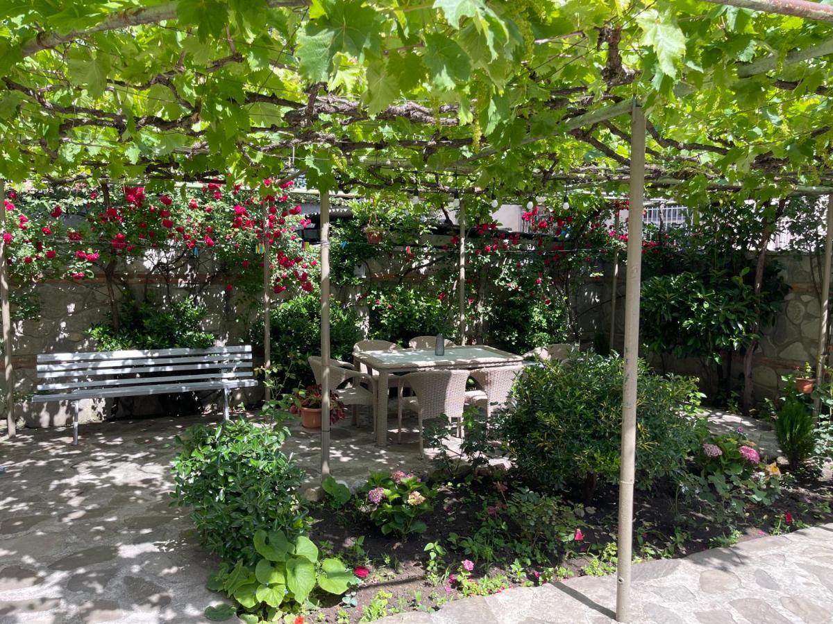 Mari Guest House Telavi Bagian luar foto